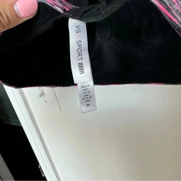 Victoria secret sports  bra 36D - Picture 4 of 4